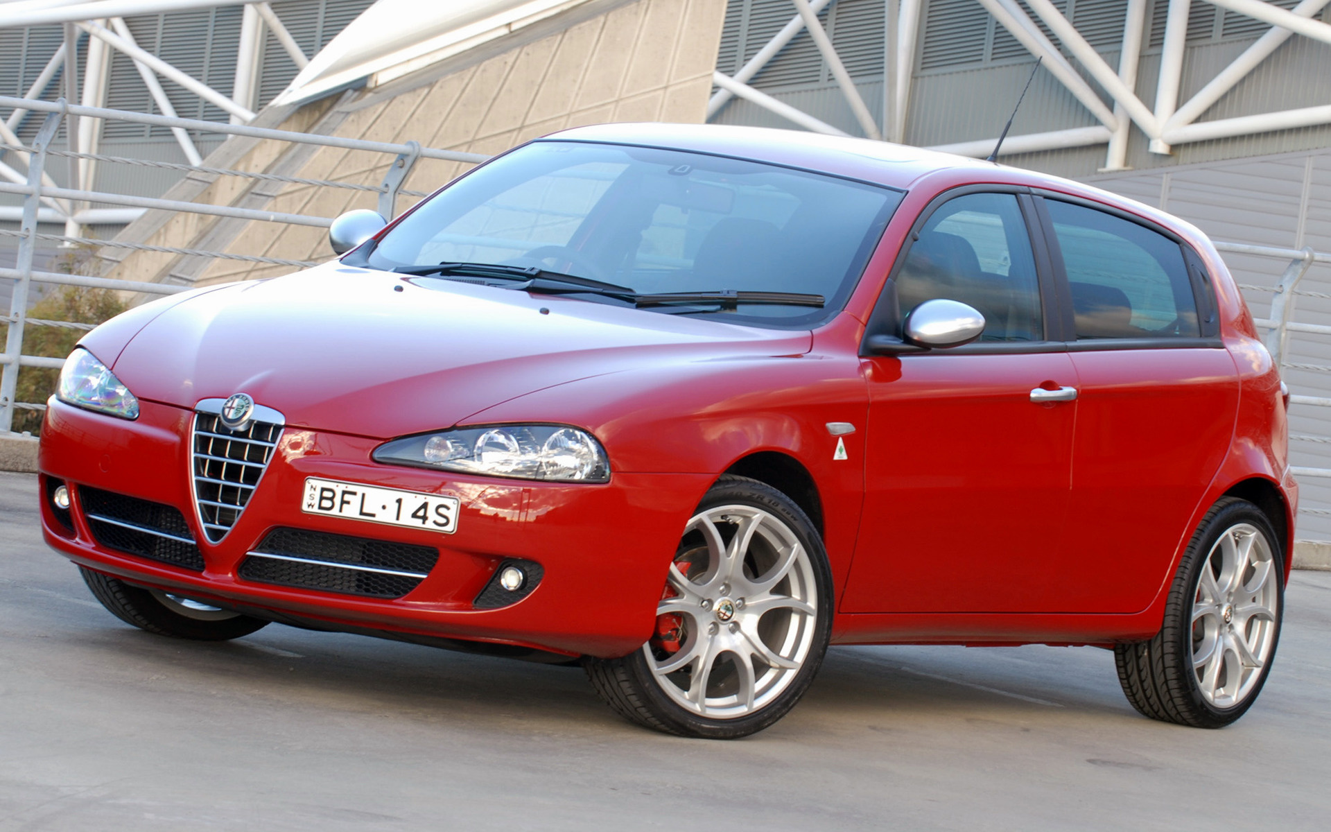 Alfa Romeo 147 5 doors Photos and Specs. Photo: 147 5 doors Alfa