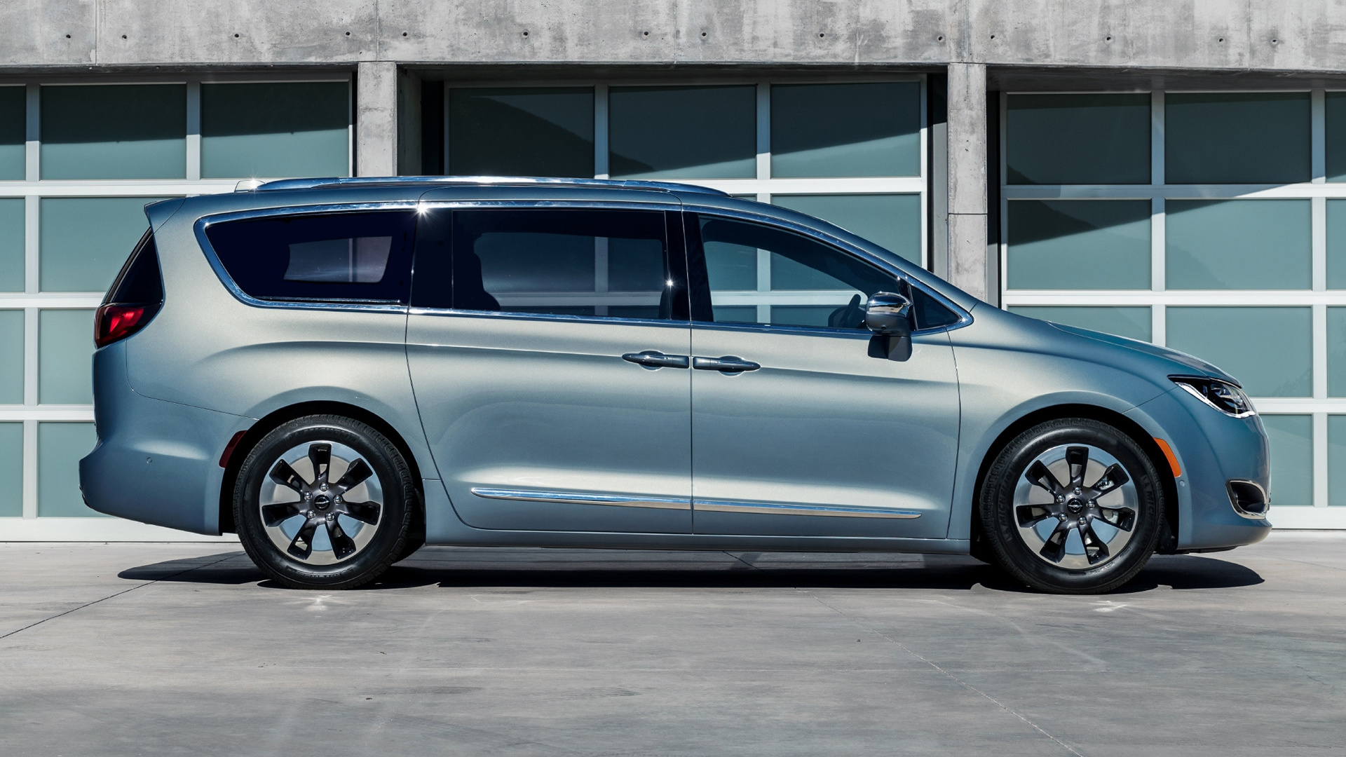 2017 Chrysler Pacifica Hybrid - Wallpapers and HD Images | Car Pixel