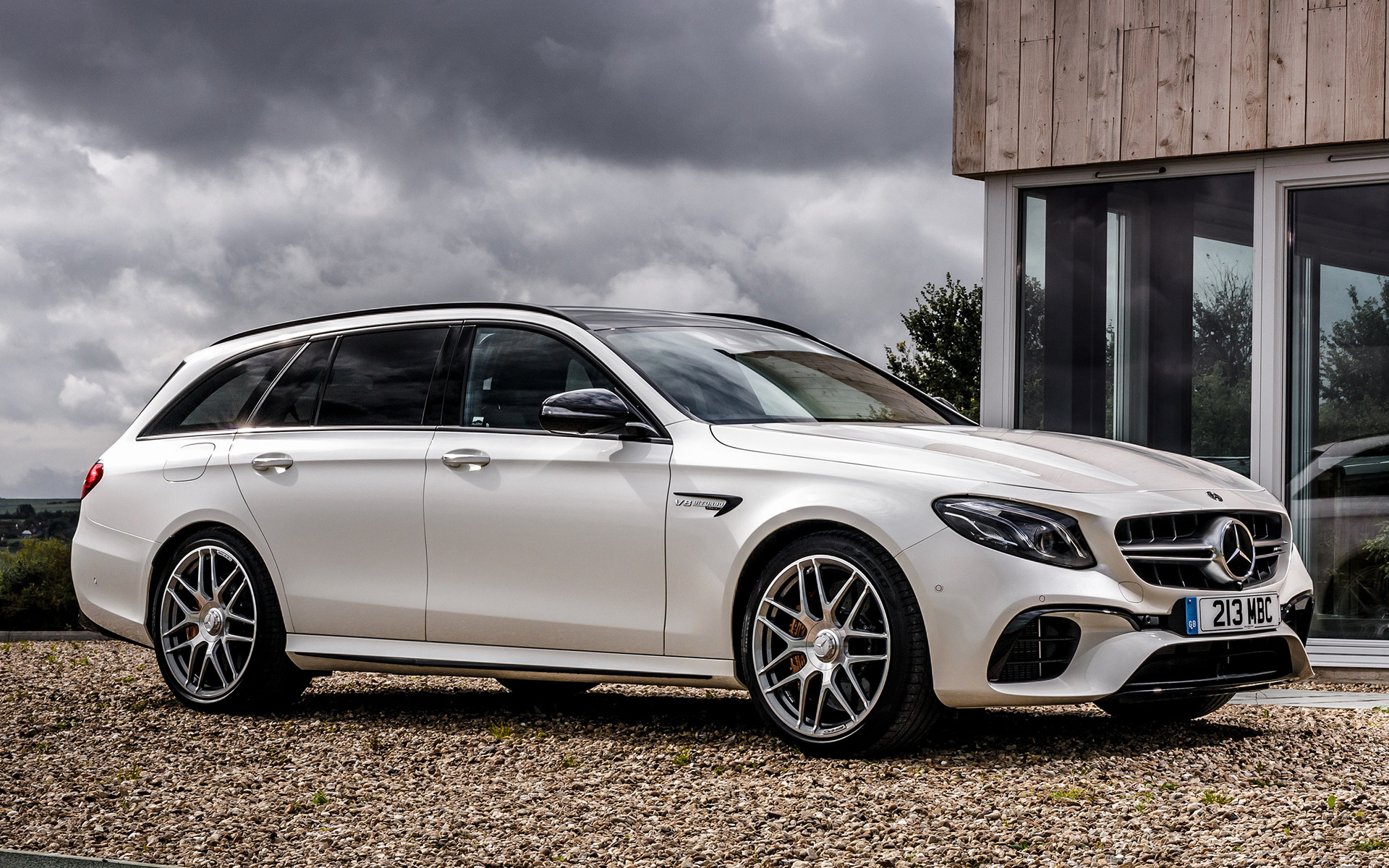 Е s. Mercedes-AMG e63 s Estate. Мерседес Бенц е63 АМГ универсал. Mercedes e63s универсал. Mercedes e63 AMG универсал.