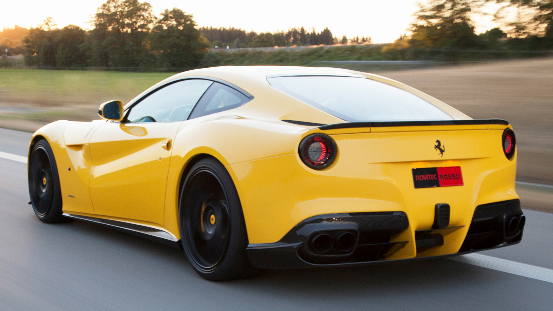 Ferrari f12 Berlinetta желтая