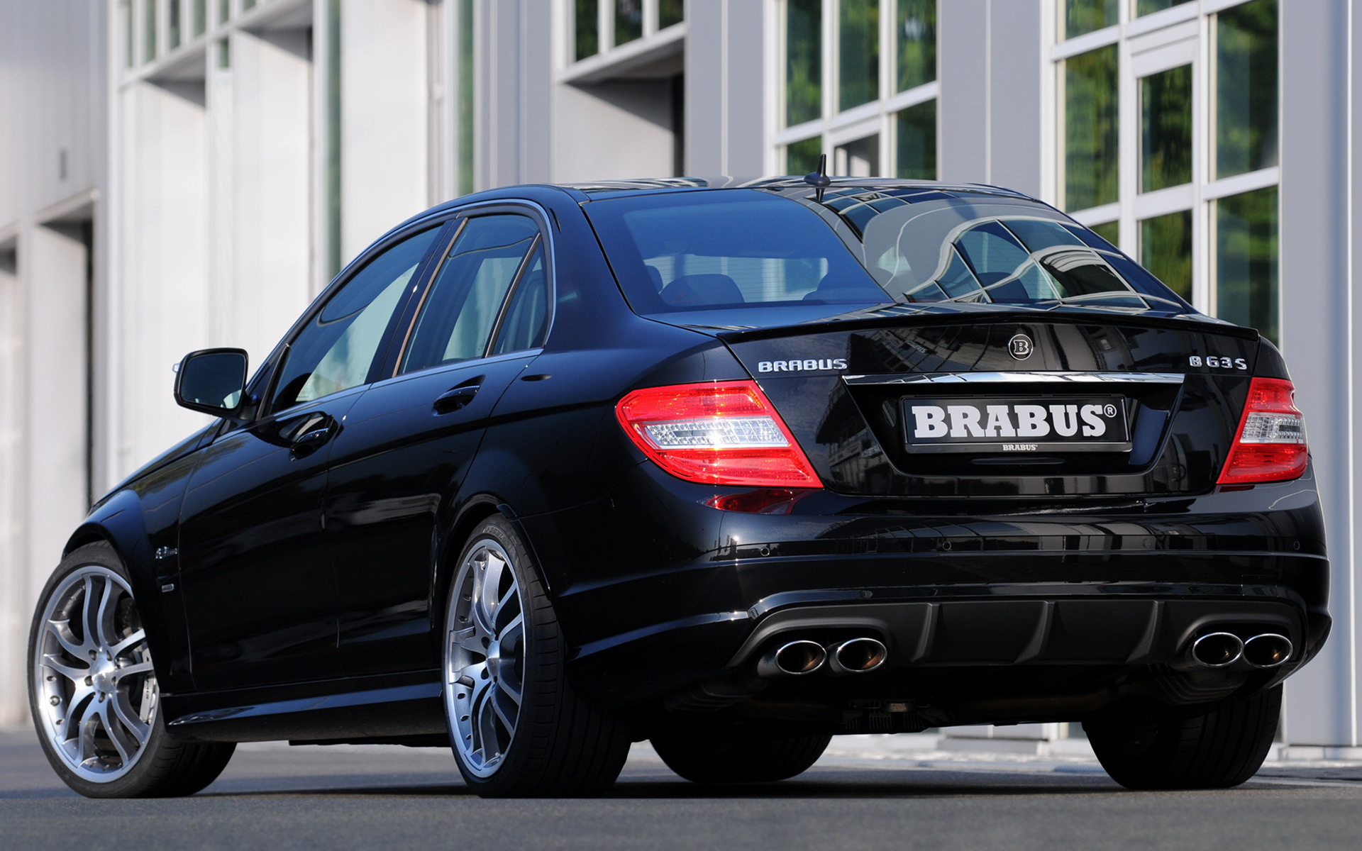 Катит брабус песня. C63 Brabus. Mercedes c Brabus. C63 AMG Brabus. Mercedes Benz c63 Brabus.